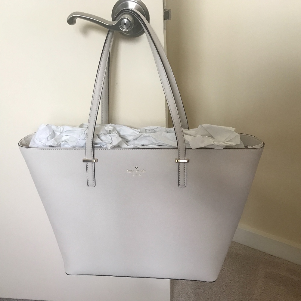 Kate Spade Cedar Street Medium Harmony in Pebble